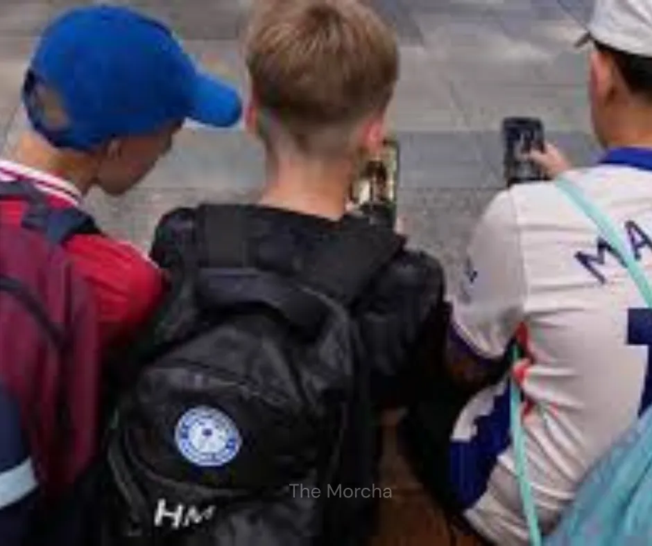 Worn Down by Worry: Parents, Social Media, and Australia’s Youth Ban — A Global Perspective (photo 4)