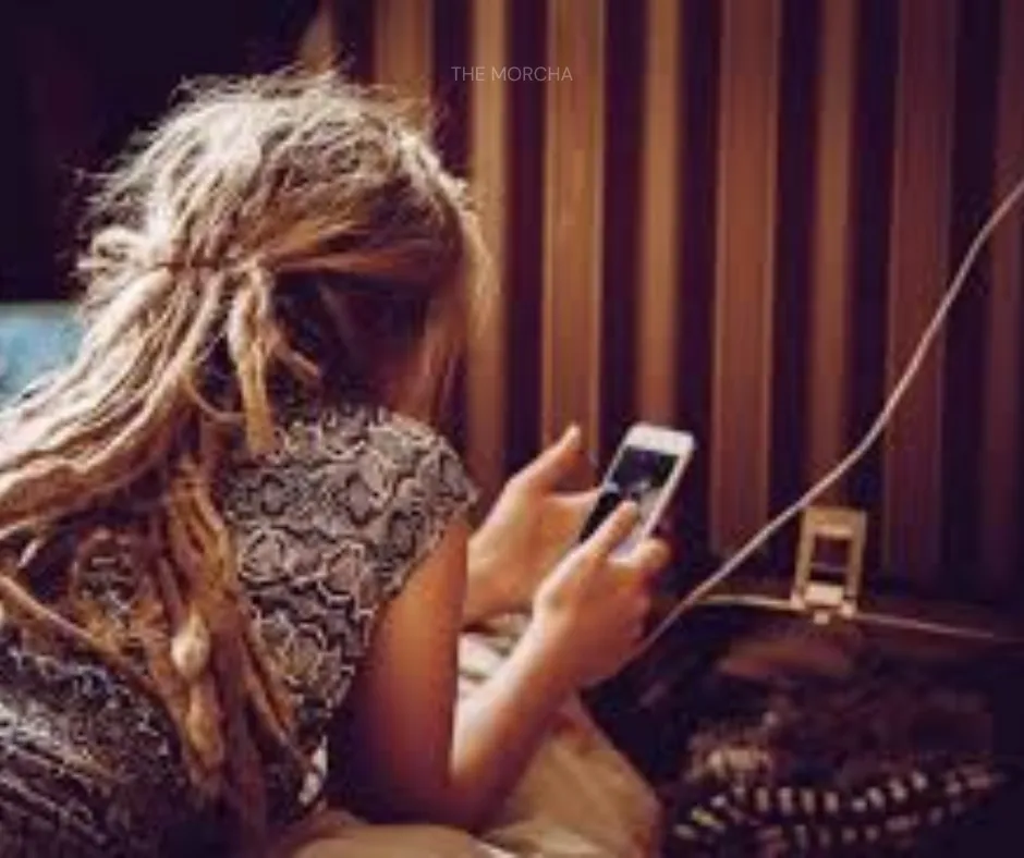 Excessive Mobile Phone Scrolling: A Shocking Threat to Physical and Mental Health (photo 3)