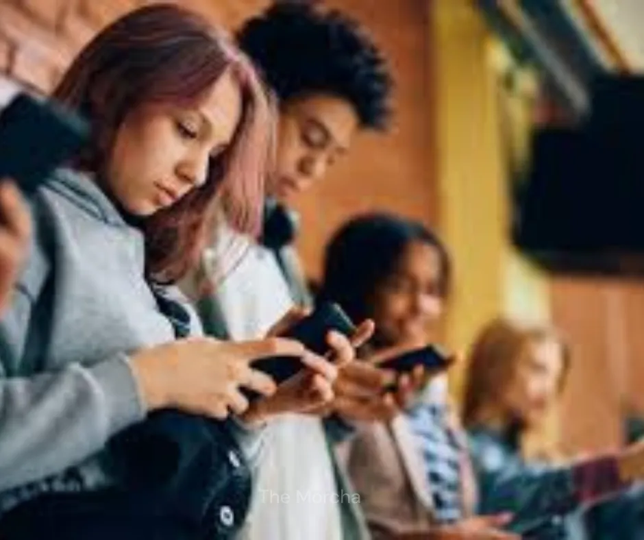 Worn Down by Worry: Parents, Social Media, and Australia’s Youth Ban — A Global Perspective (photo 3)